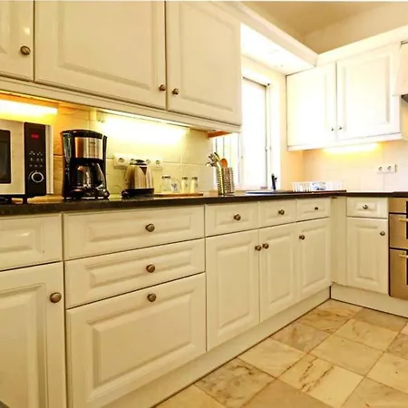 Sleeps 6 With Pool Air Con And Wifi
