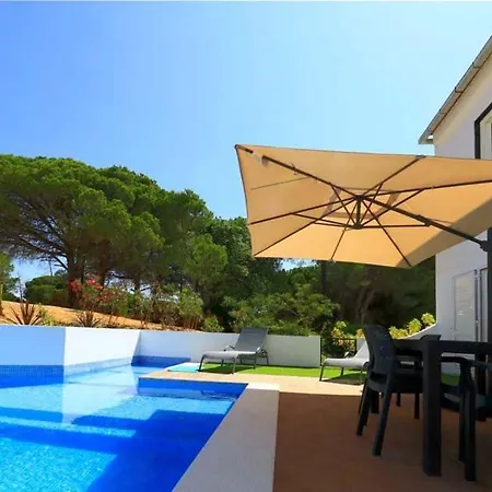 Sleeps 6 With Pool Air Con And Wifi * Vale do Lobo
