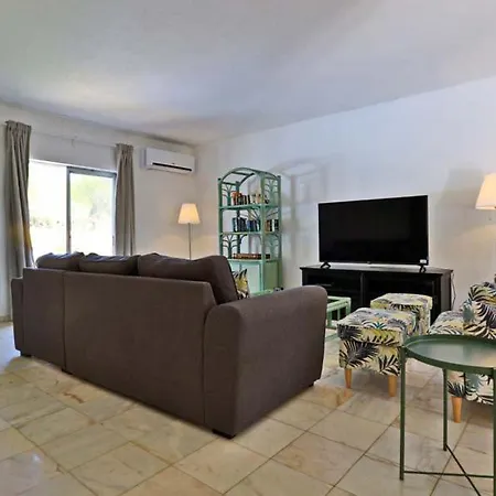 Sleeps 6 With Pool Air Con And Wifi *