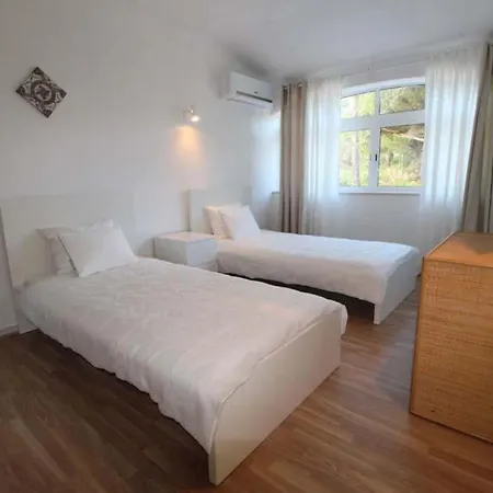 Βίλα Sleeps 6 With Pool Air Con And Wifi
