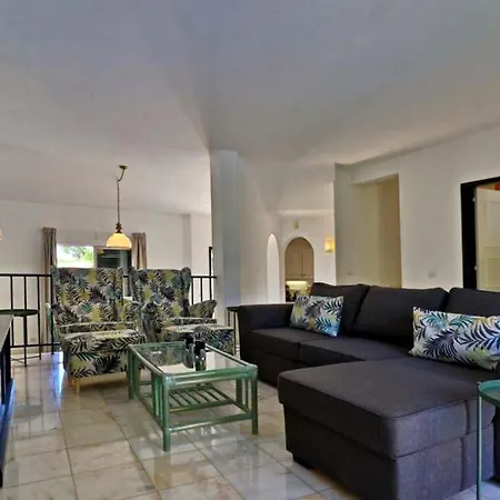 Βίλα Sleeps 6 With Pool Air Con And Wifi