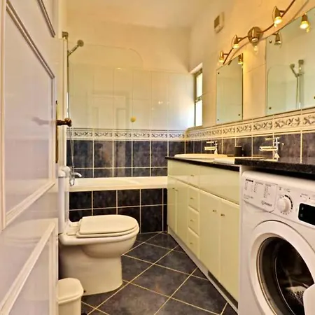 Sleeps 6 With Pool Air Con And Wifi Βίλα *